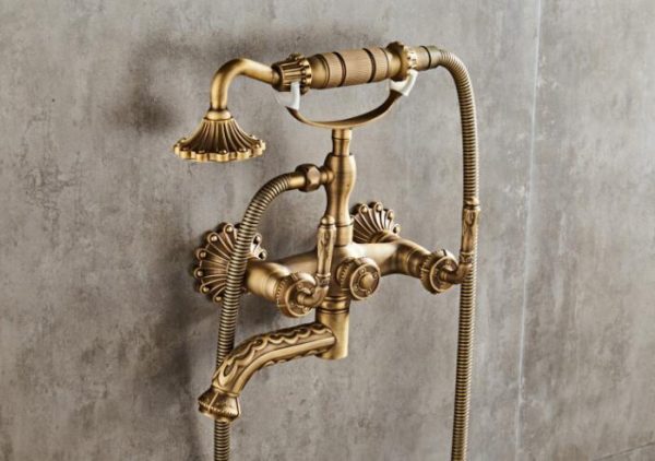 Prepracovaná vaňová batéria + sprcha v historickom dizajne